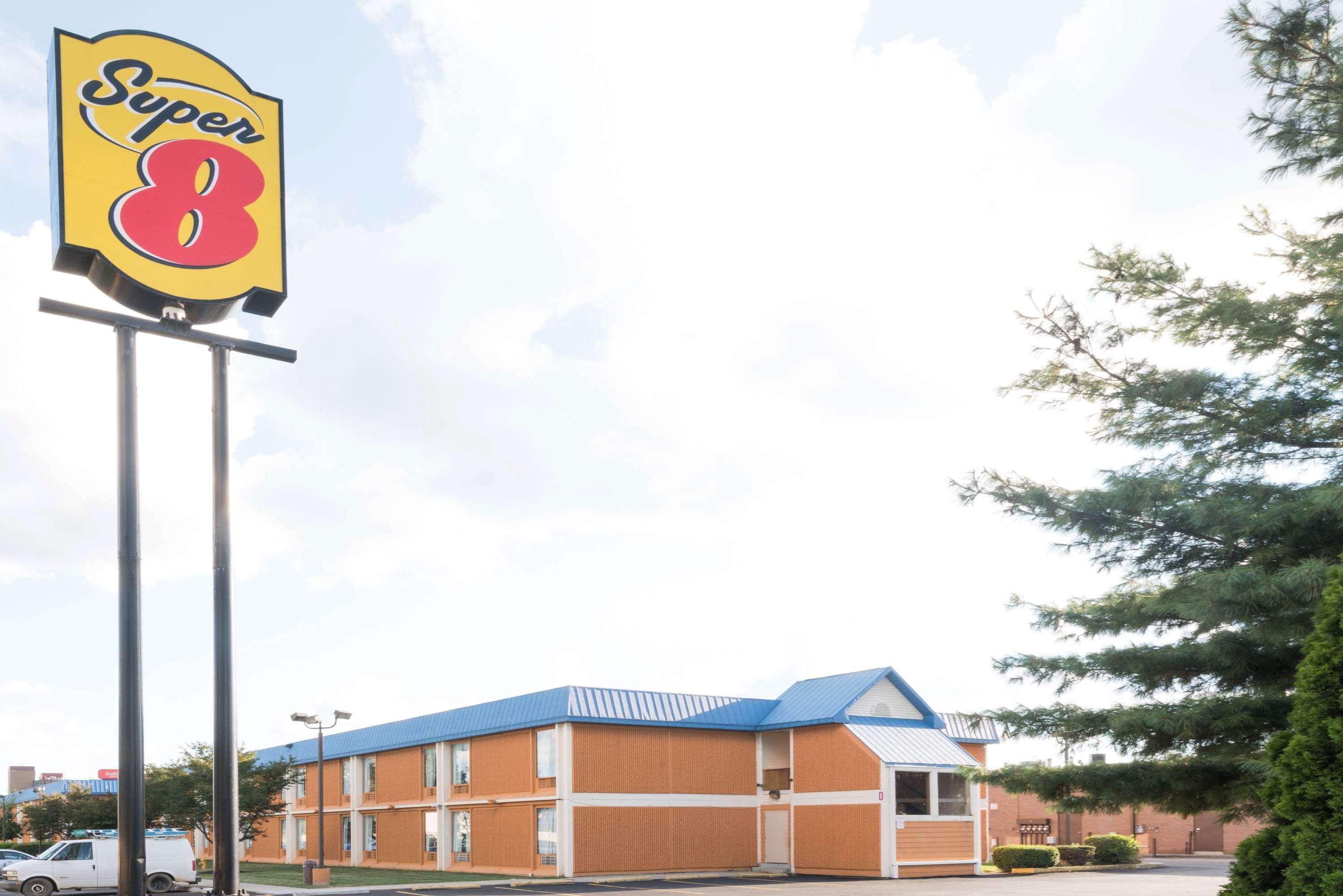 Super 8 By Wyndham Columbus Hotel Exterior foto