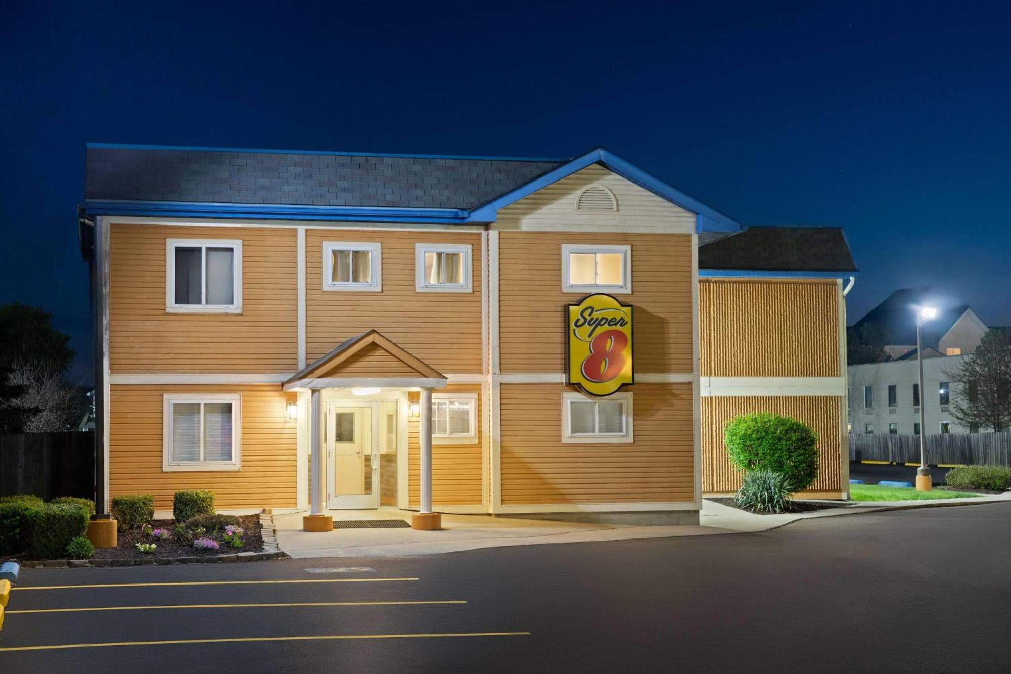 Super 8 By Wyndham Columbus Hotel Exterior foto